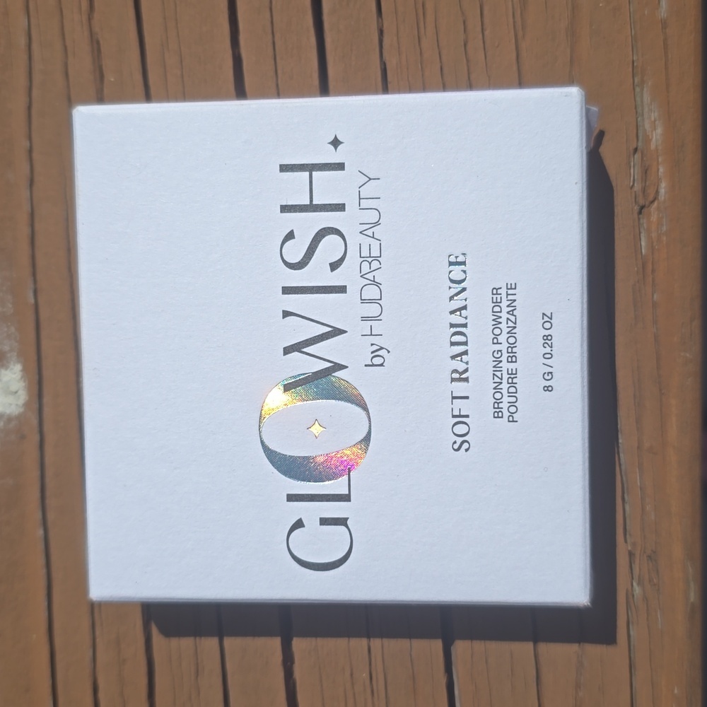 NIB Glowish Bronzing Powder